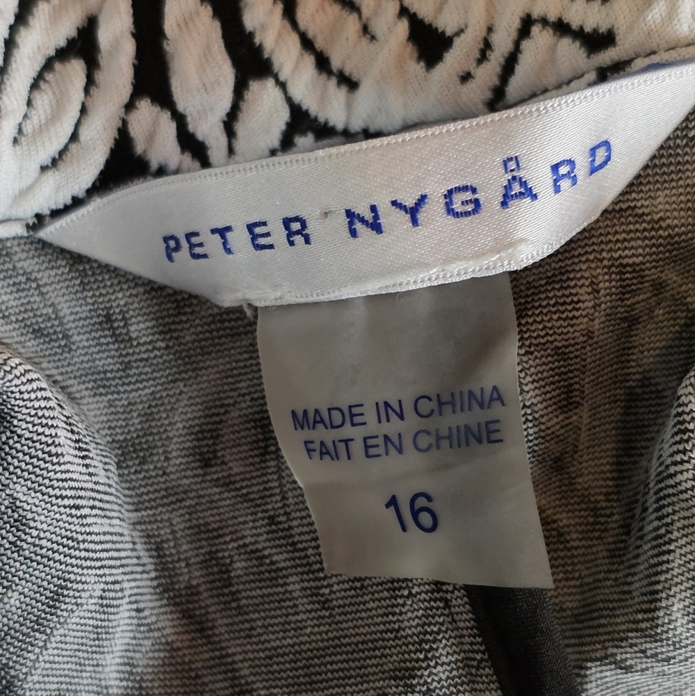 Peter Nygård Black and White Patterned Long Coat - Picture 13 of 14